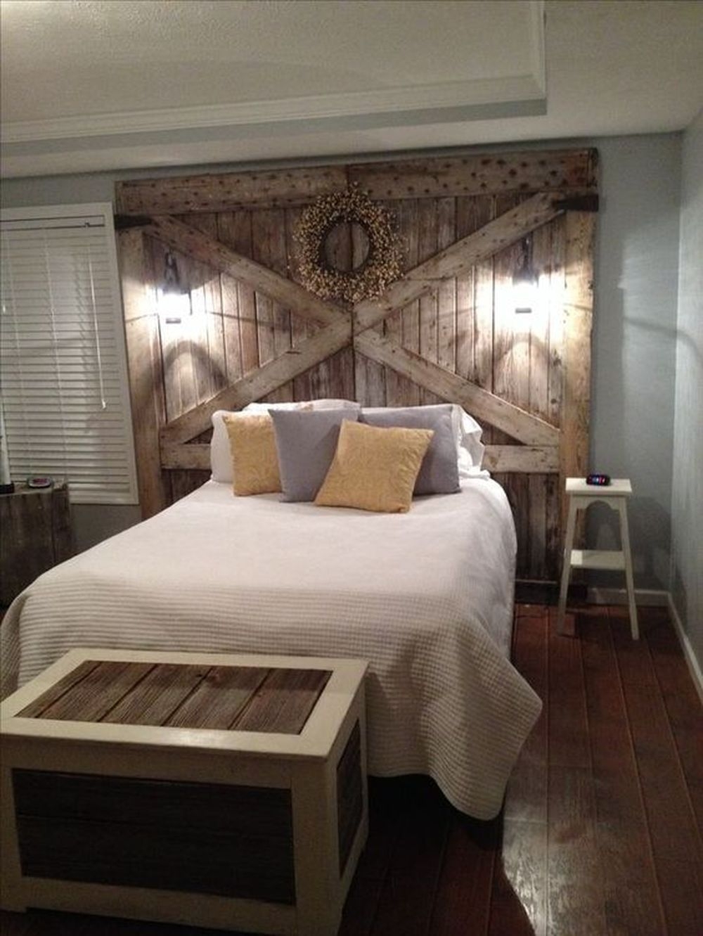 16 Outstanding DIY Reclaimed Wood Headboards For Rustic Bedroom ...