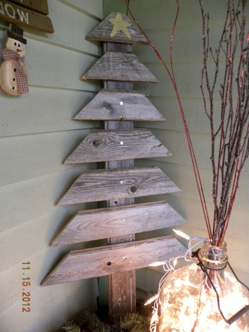 37 Ways to make your Own Christmas Tree from Pallet Wood ~ GODIYGO.COM