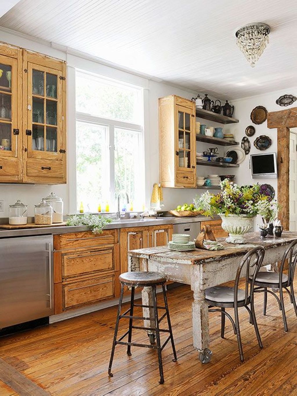 31 DIY Ideas to Add Rustic Farmhouse Feel to your Kitchen - GODIYGO.COM