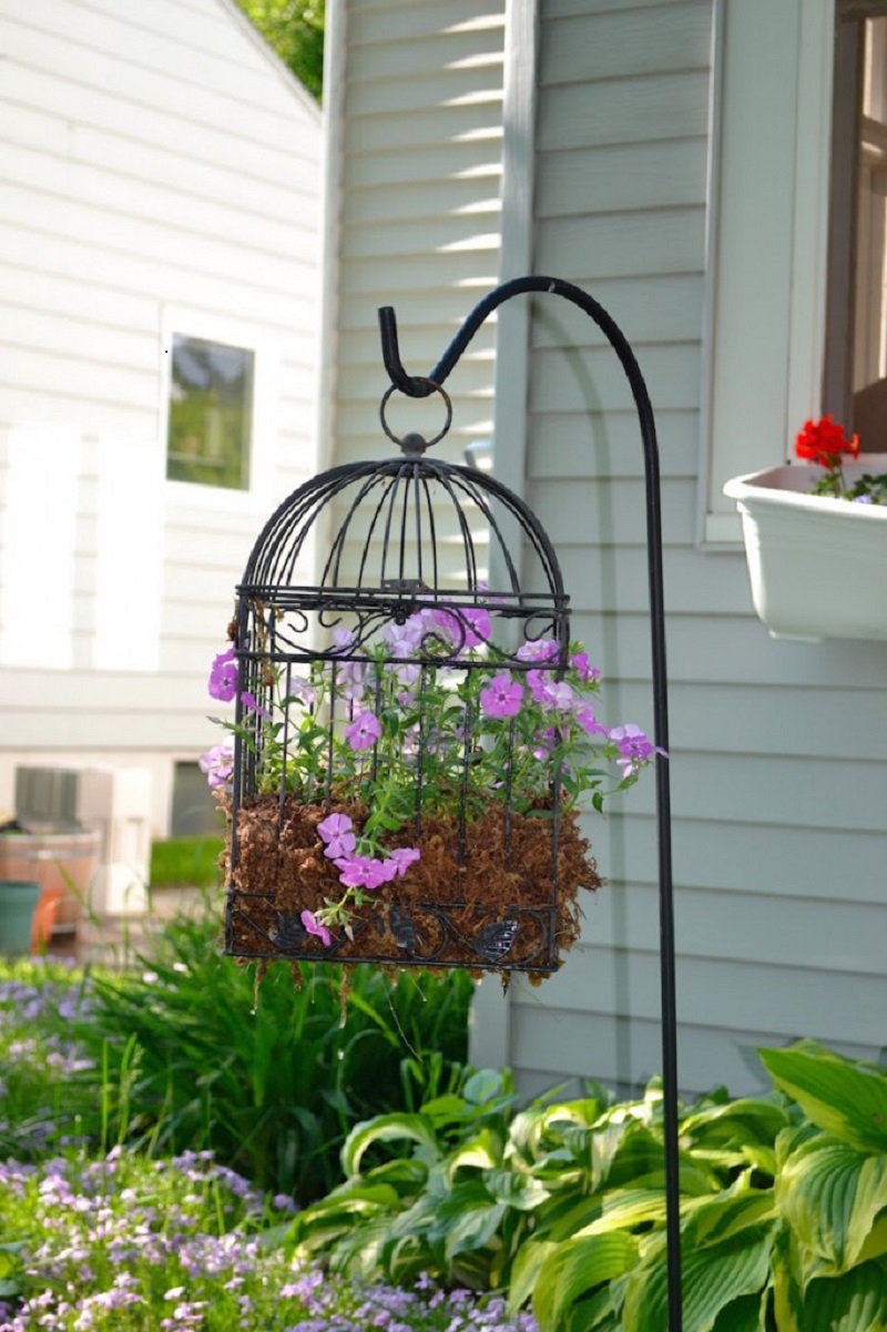 Simple birdcage planter