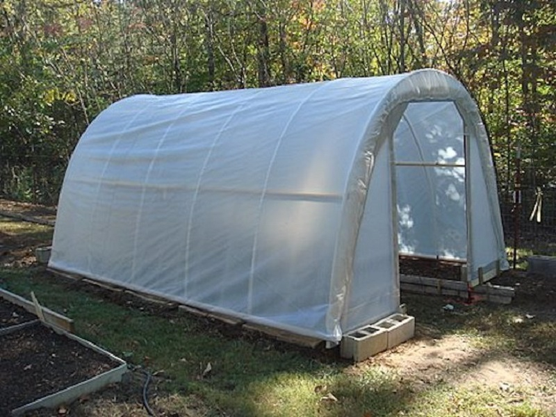 Hoop house greenhouse