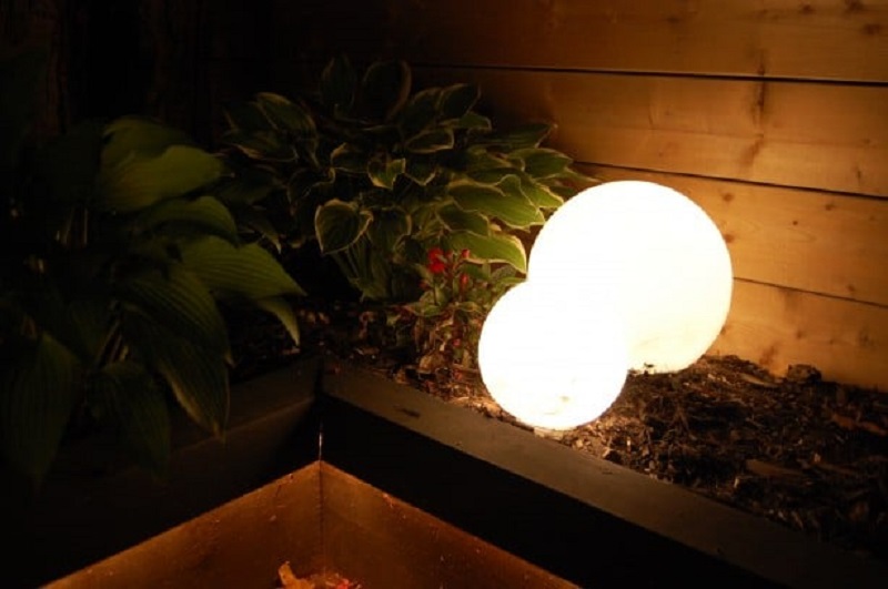 DIY Romantic Glowing Globes
