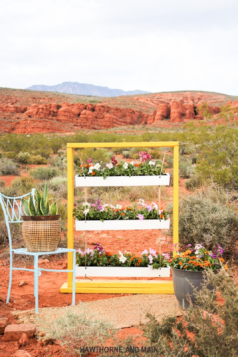 Awesome DIY Hanging Planter That You Can Copy To Create Your Own Garden Without Using A Lot Of Space