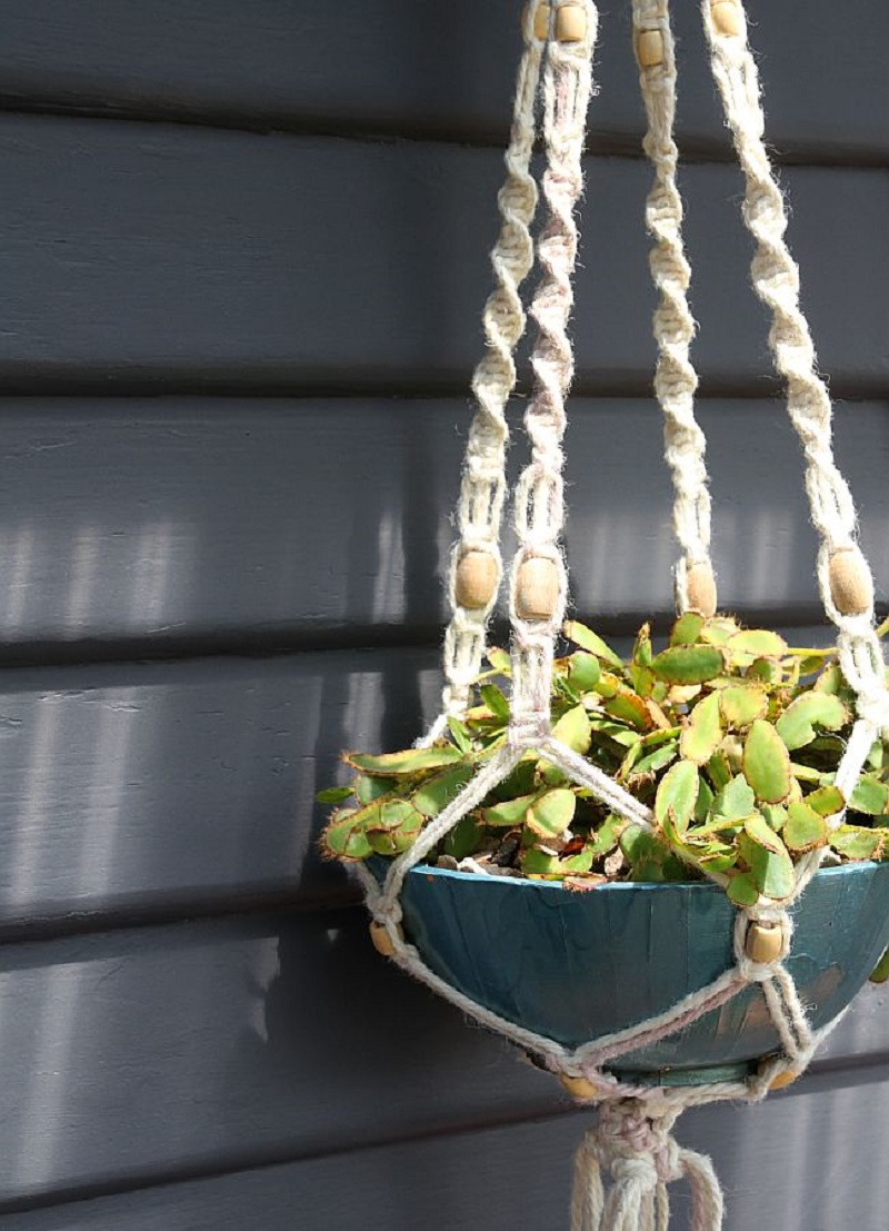 Awesome DIY Hanging Planter That You Can Copy To Create Your Own Garden Without Using A Lot Of Space