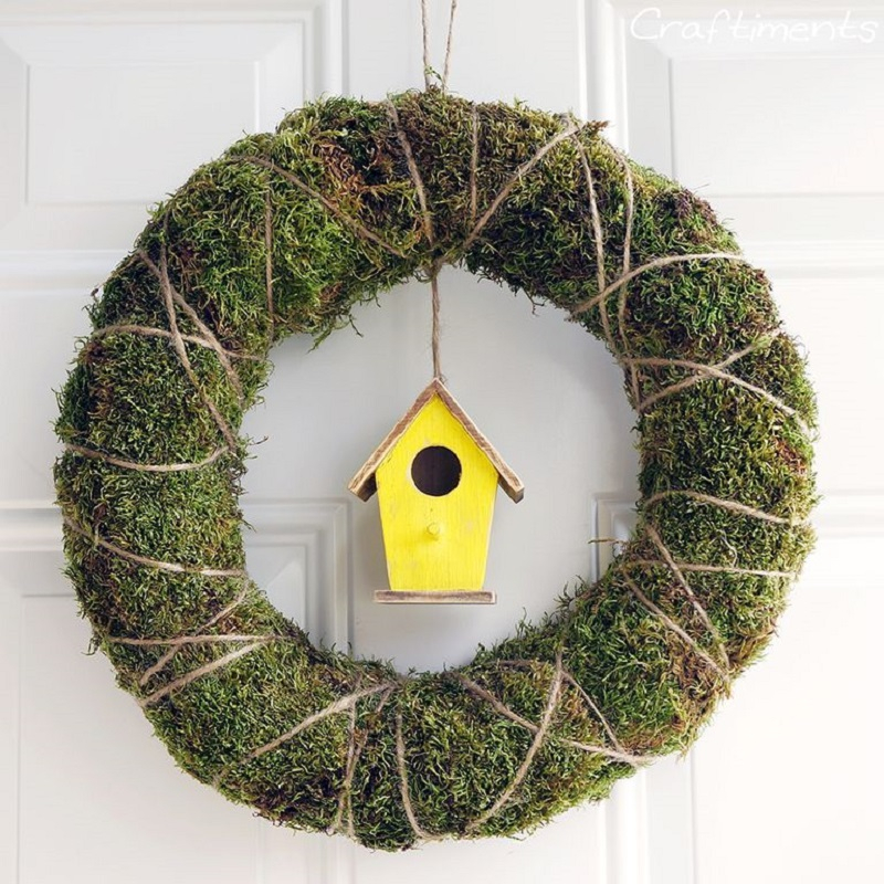 Unique birdhouse wreath