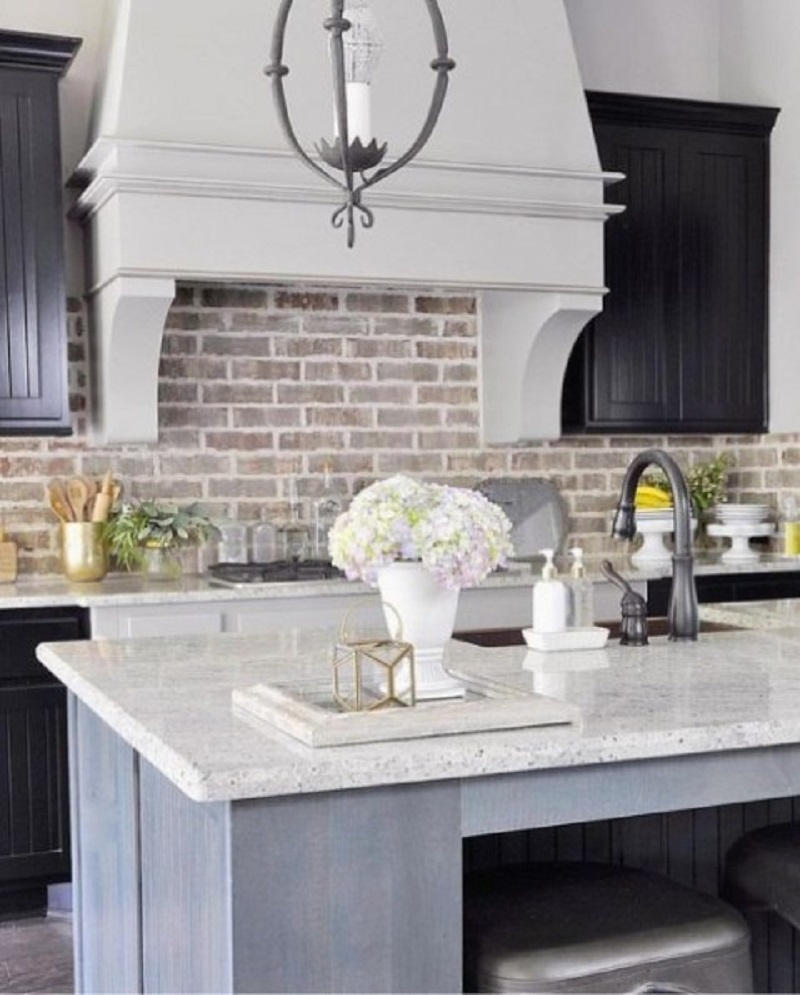 Whitewashed And White Brick Backsplashes To Add Texture In The Kitchen 