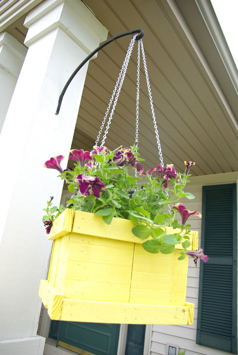 Awesome DIY Hanging Planter That You Can Copy To Create Your Own Garden Without Using A Lot Of Space