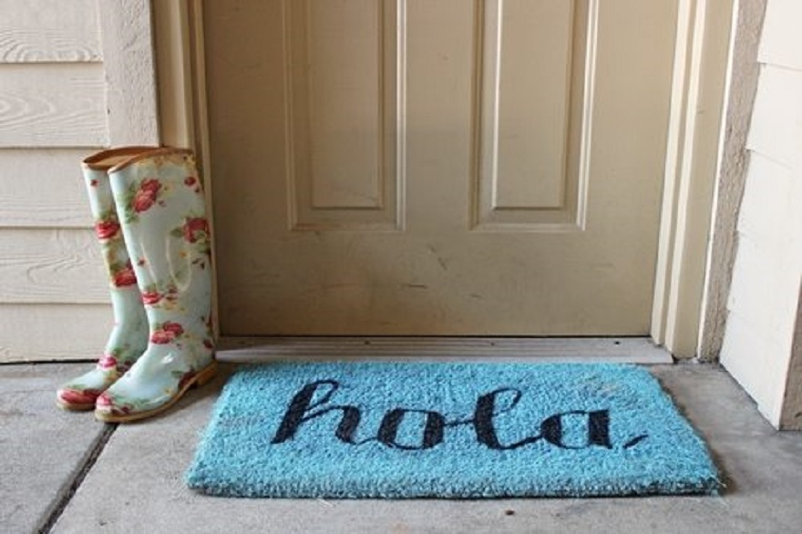 A cool diy blue hola doormat