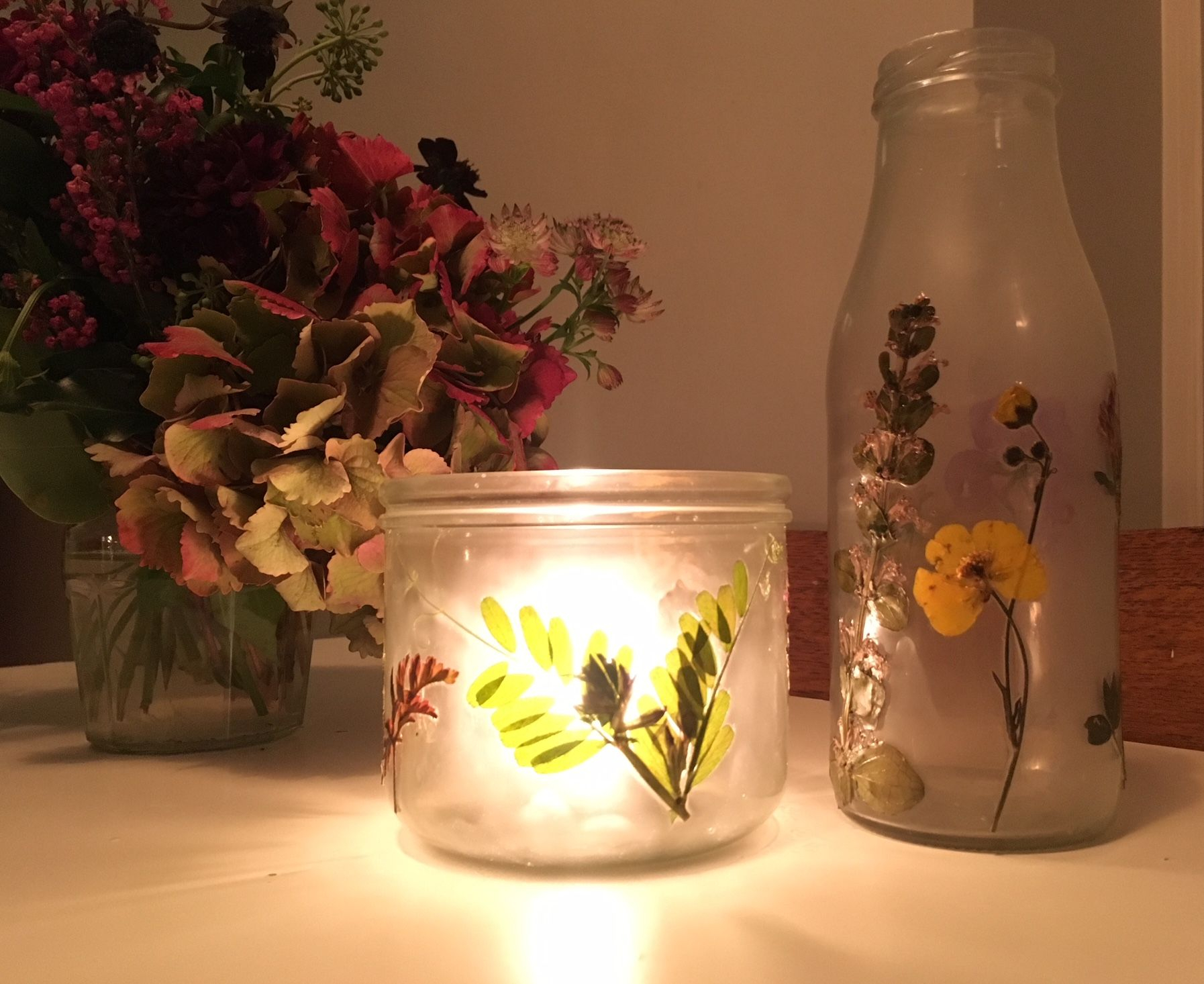 Pressed flower glass vase Charming DIY Pressed Flower Art Projects You Can Do In All Seasons