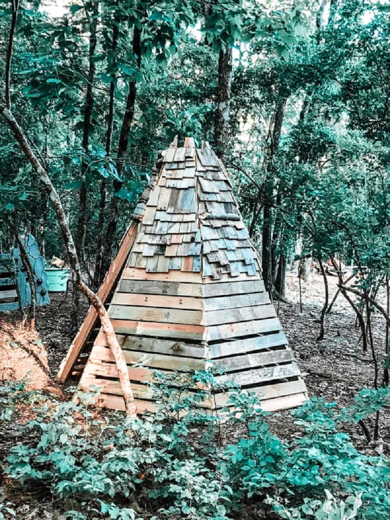 Wooden teepee DIY Wild Teepee Ideas That You And Your Kids Feel So Funny To Stay