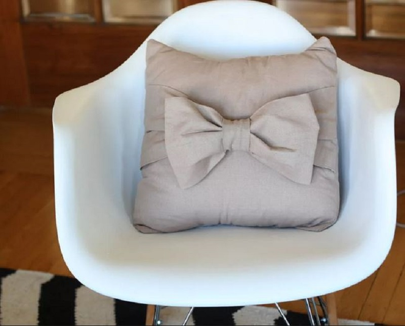 Big bow throw pillow