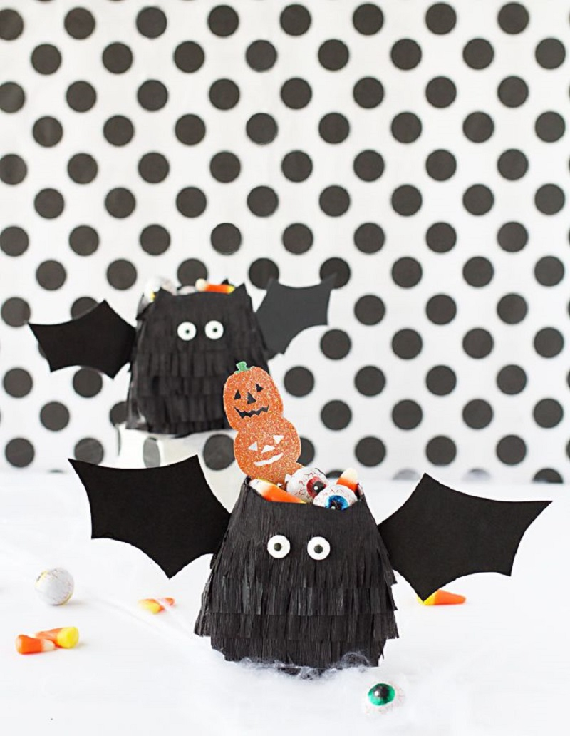 Diy bat treat bags Striking DIY Halloween Trick-Or-Treat Bags As Your Crafting With Kids Projects