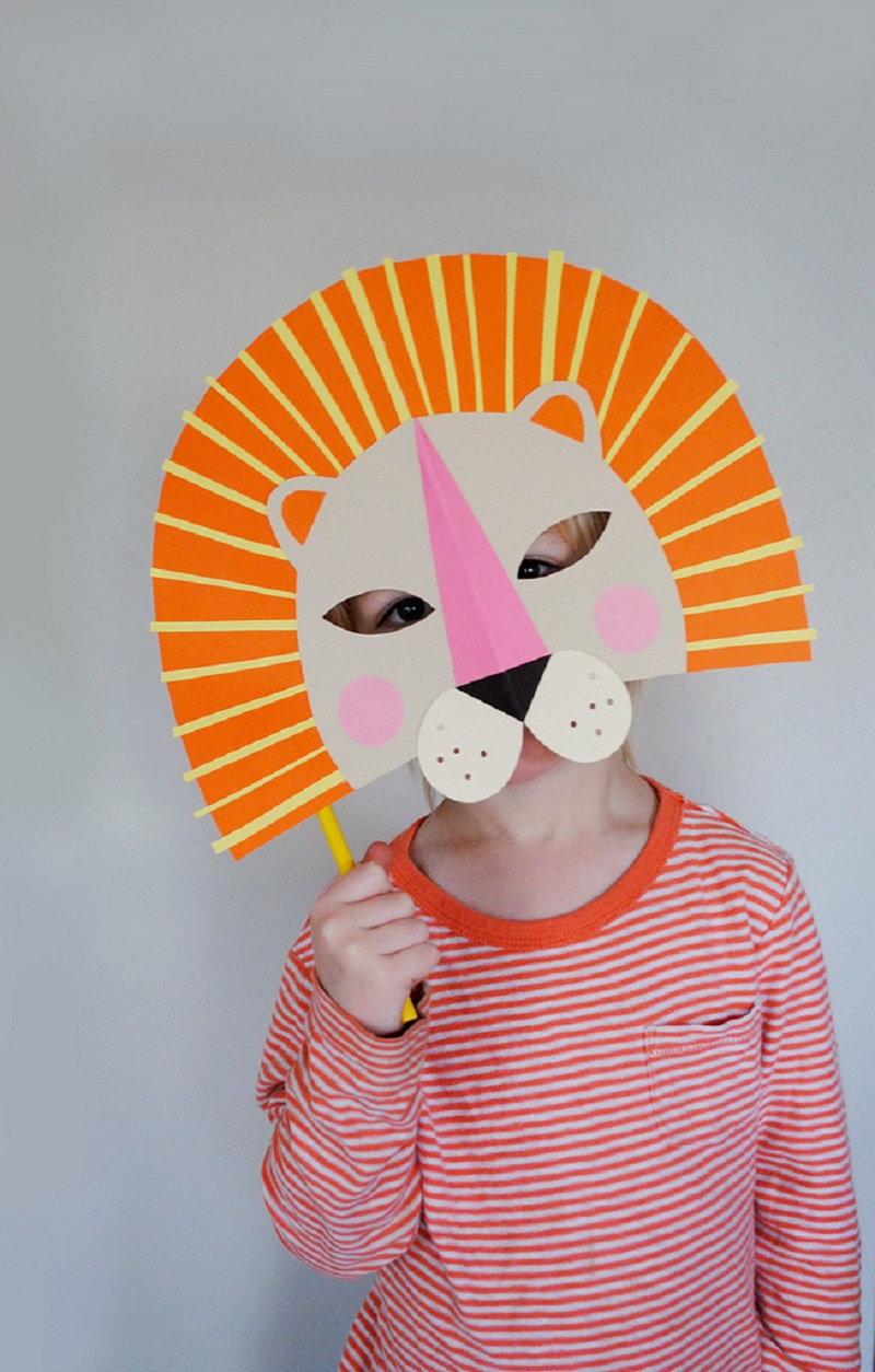 Paper lion mask DIY Priceless Halloween Masks Ideas For Your Kids To Boost The Party Spirit