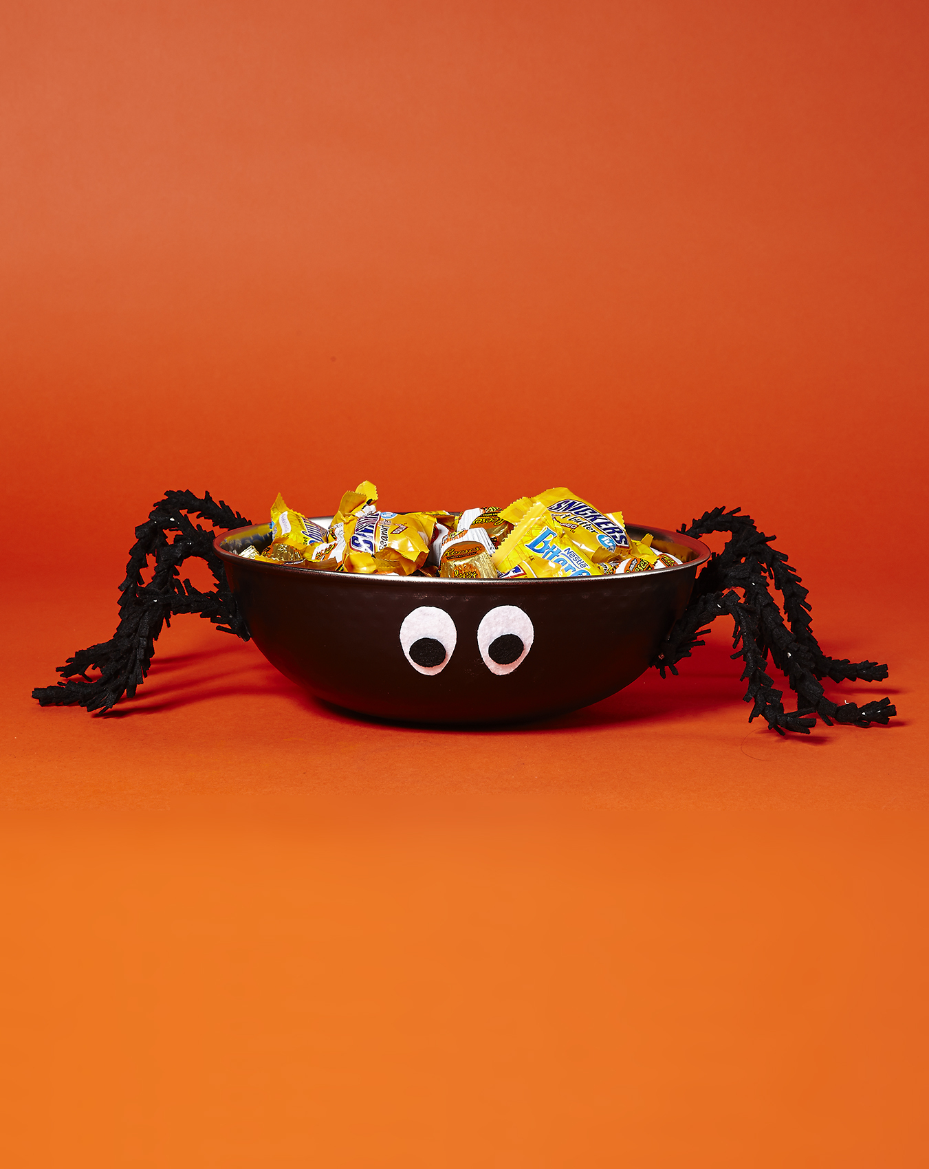 Spider bowl DIY Halloween Candy Bowls You Can Serve For Halloween Treats