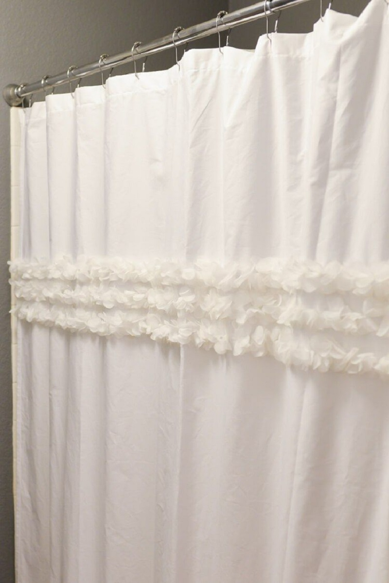 Turn your flat sheet into a ruffled curtain DIY Charming Shower Curtains To Show Your Stylish Bathroom