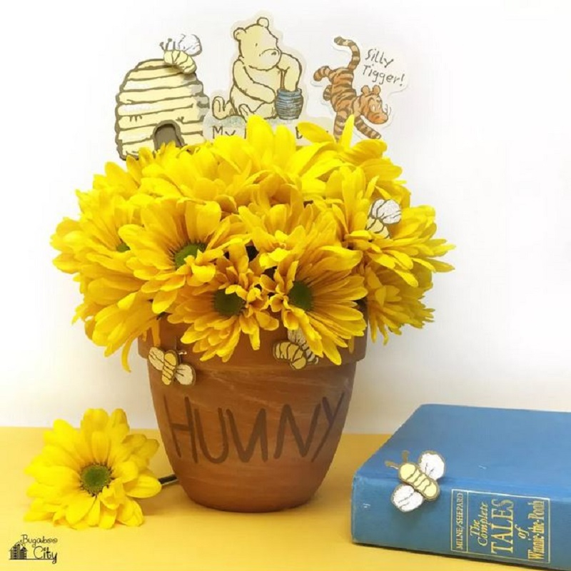 Winnie the pooh and flower