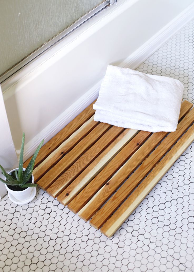 Cedar wood bath mats DIY Spa-Like Bathroom Mat Ideas That Made Of Nature Materials.