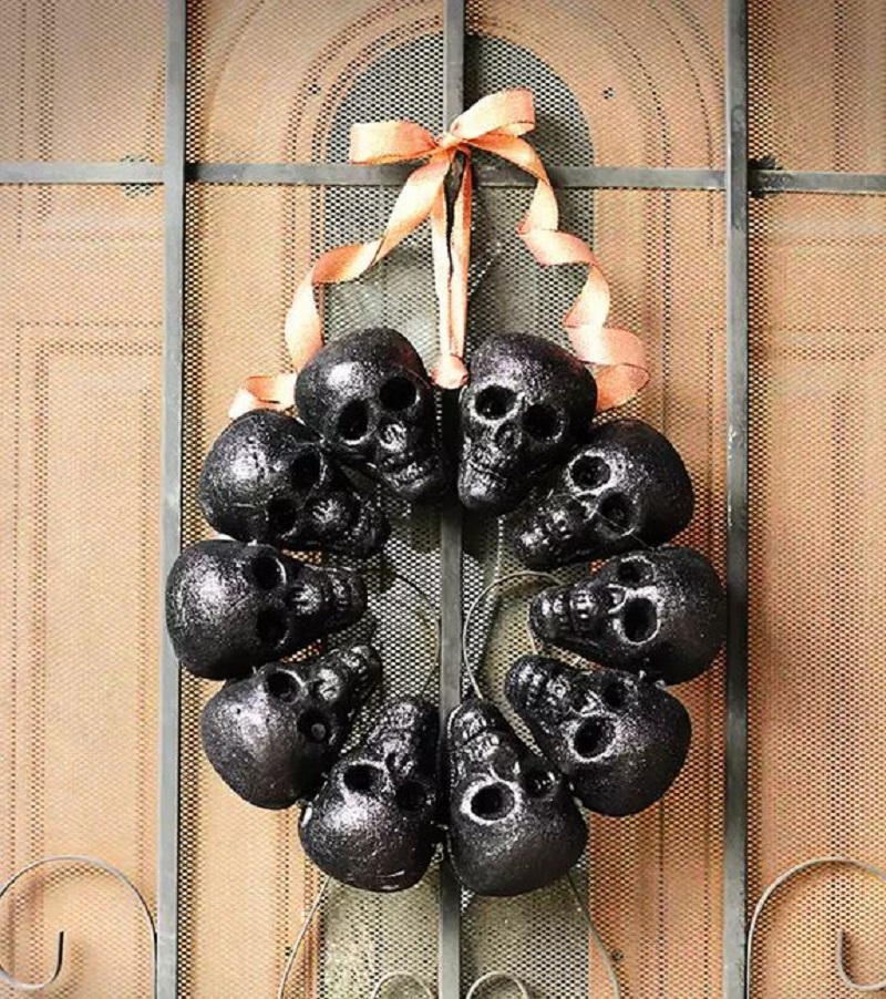 Diy creepy skull wreath