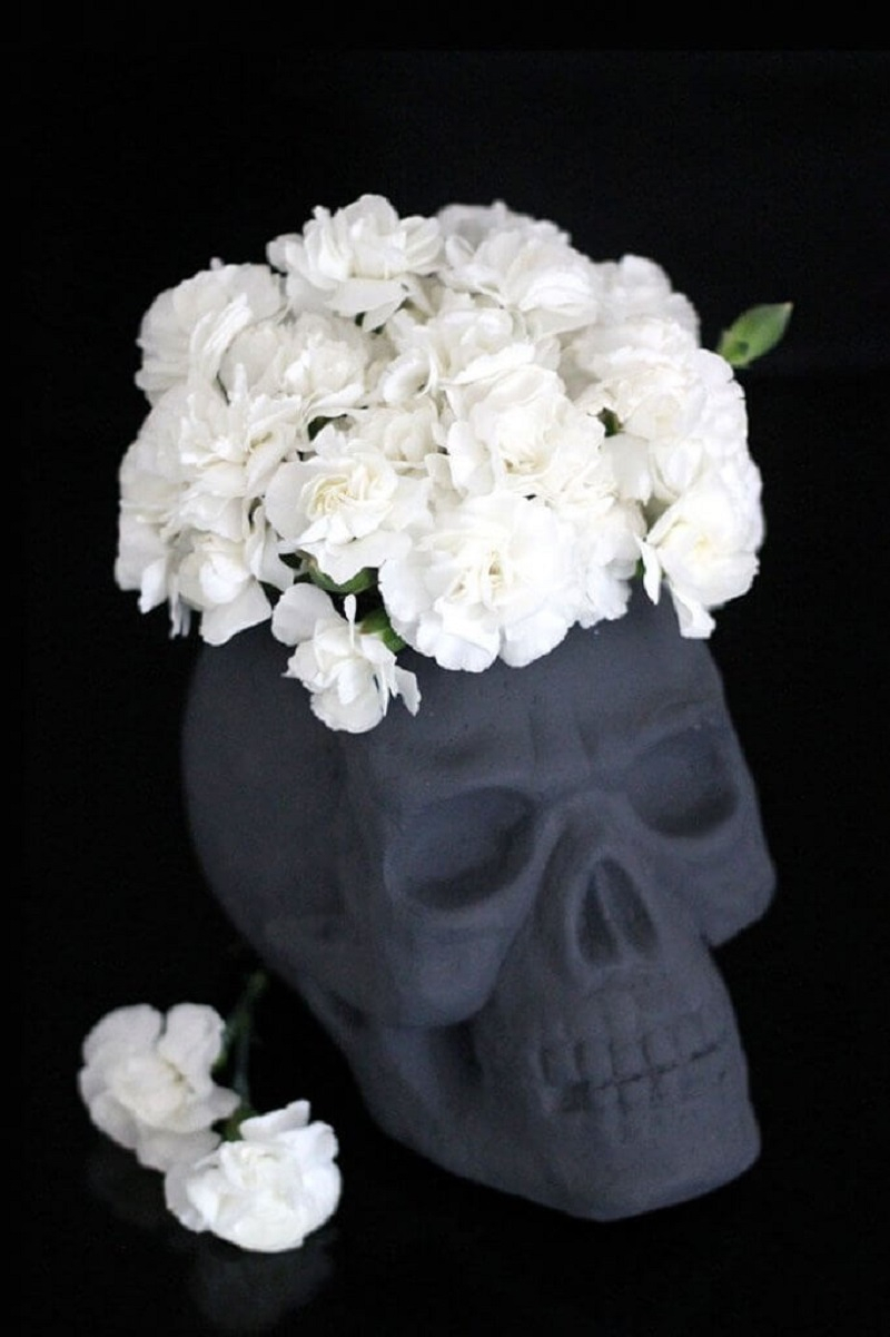 Diy skull vase for halloween party decor