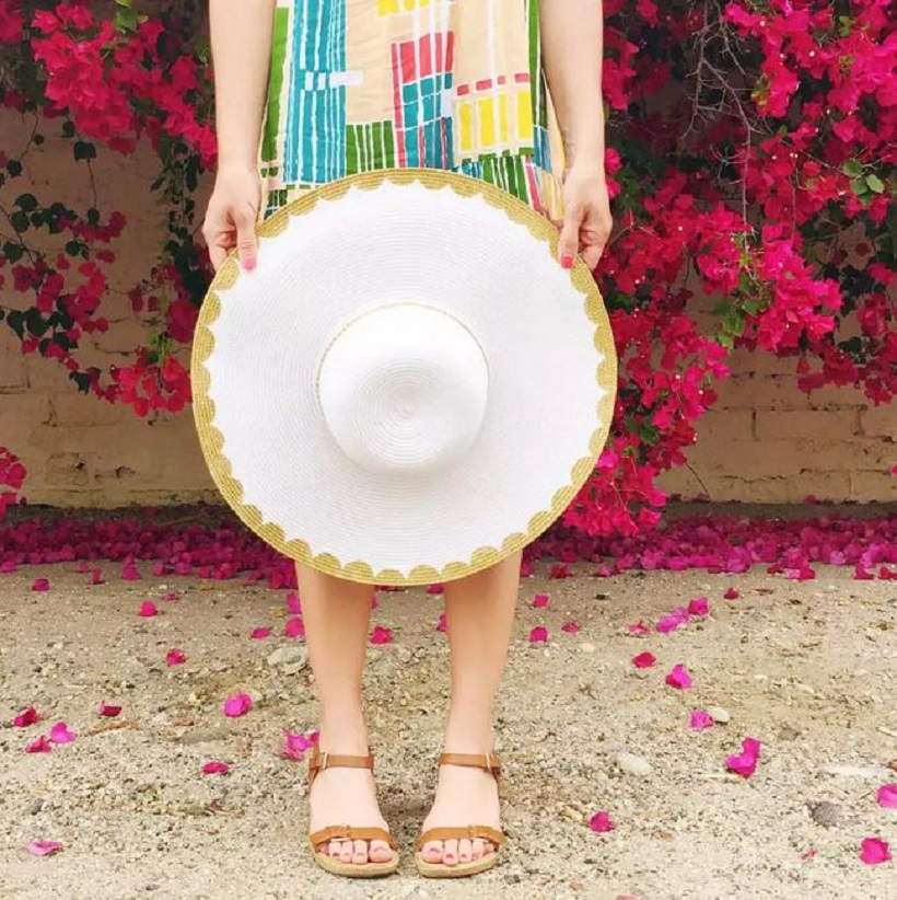 Floppy hat with golden touch