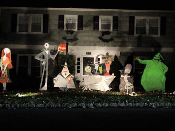 How to decorate your outdoors with spooky and creepy diy halloween decorations