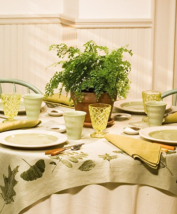 Leaf print tablecloth yes DIY Tablecloths Ideas For Fall, Holiday And Any Day You Want