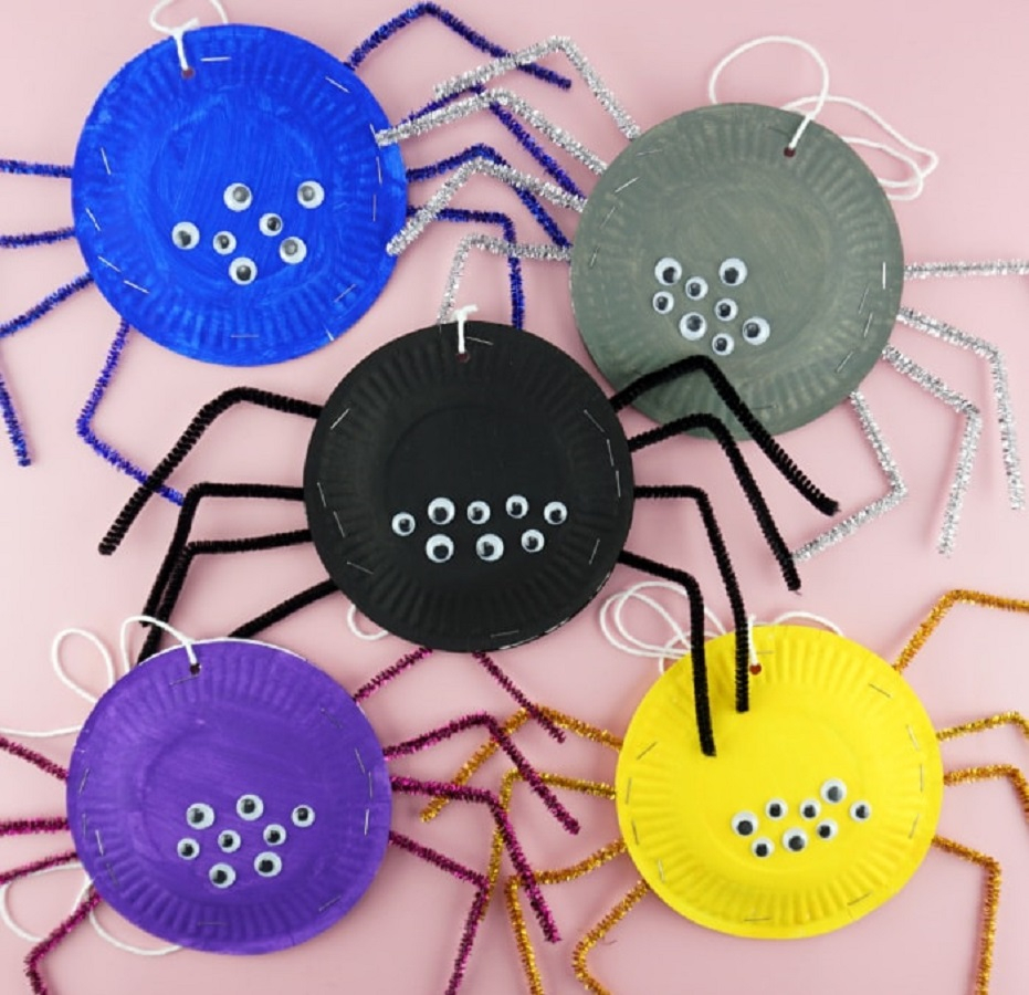 Paper plate spiders Indescribable DIY Paper Plate Crafts To Complete Your Halloween Celebration