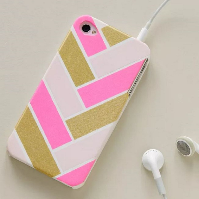 Phone case with bold pattern