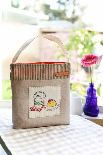 Snack pouch with a cute food applique School Edition Ideas Of DIY Lunch Bag That Perfectly Adorable