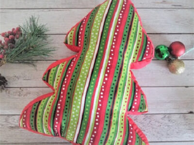 DIY Adorable Christmas Pillows To Liven Up Your Home This Year