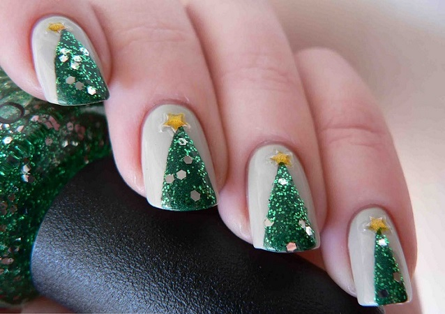 Christmas trees nail arts DIY Marvellous Christmas Nail Art Ideas To Let Your Nails Shining All Day