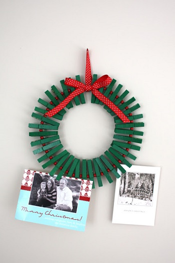 Diy card wreath Conspicuous DIY Christmas Wreaths To Offer You A Captivating Decoration