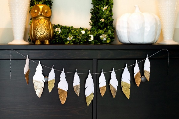 Diy glitter feather garland DIY Amusing Garland Ideas For Brightening Any Space In Your Home