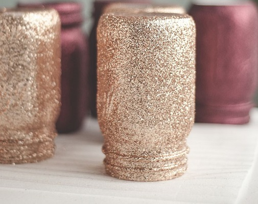 Diy glitter rose gold mason jars DIY Rose Gold Christmas Décor Projects To Bring Glam And Shine To Your Holidays