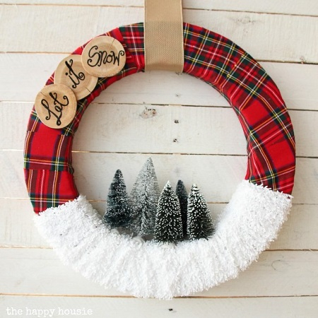 Let snow wreath Conspicuous DIY Christmas Wreaths To Offer You A Captivating Decoration