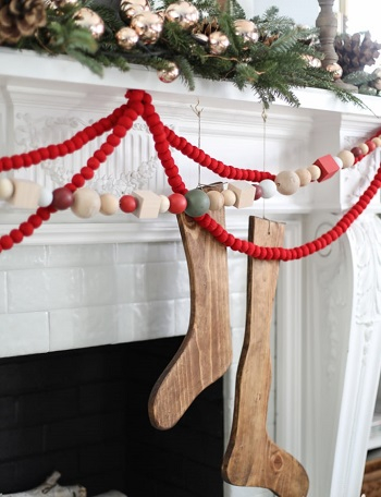 Oversized wood bead garland DIY Charming Rustic Christmas Wood Projects For Your Amazing Home