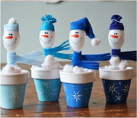 Plastic spoon snowmen DIY Ideas From Recycled Materials To Create Amazing Christmas Decoration