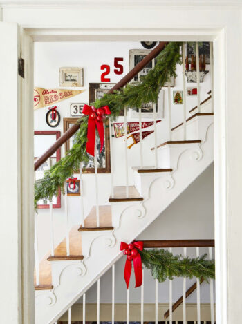 Red bows and baubles for staircase