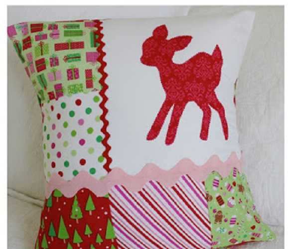 Scrappy christmas cushion DIY Adorable Christmas Pillows To Liven Up Your Home This Year