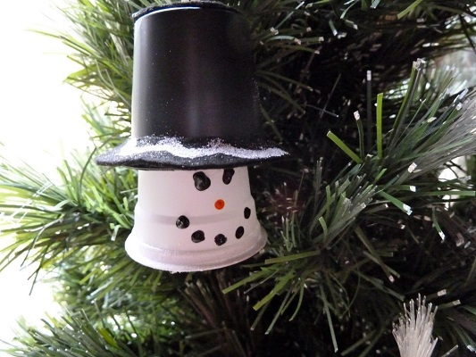 Upcycled plastic cup snowman ornament DIY Ideas From Recycled Materials To Create Amazing Christmas Decoration