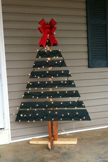 Wood pallet black christmas tree DIY Unexpectedly Black Christmas Tree Ideas For A Twist On Tradition