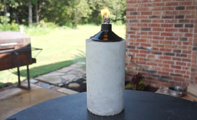 Diy concrete tiki torch DIY Simple And Warm DIY Mini Tabletop Fire Pit That Perfect For Small Spaces