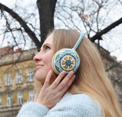 Floral crochet ear muffs DIY Winter Warm And Soft Ear Muffs To Accompany You Every Day