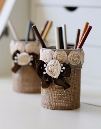 Burlap pencil holder Blazing DIY Projects To Renew Your Home Office Look