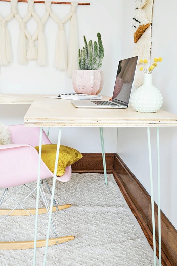 Diy hairpin desk Blazing DIY Projects To Renew Your Home Office Look