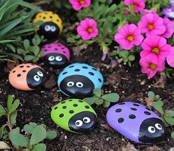 Diy ladybug painted rocks DIY Ideas Of Full Spirit Artworks To Have Energetic Garden