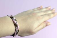 Diy yarn and chain bracelet