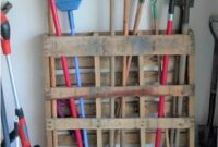 Garden tools station from wooden pallets