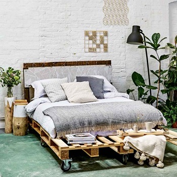 Make a pallet bed Funny Weekend DIY Project To Keep You Out Off Boring