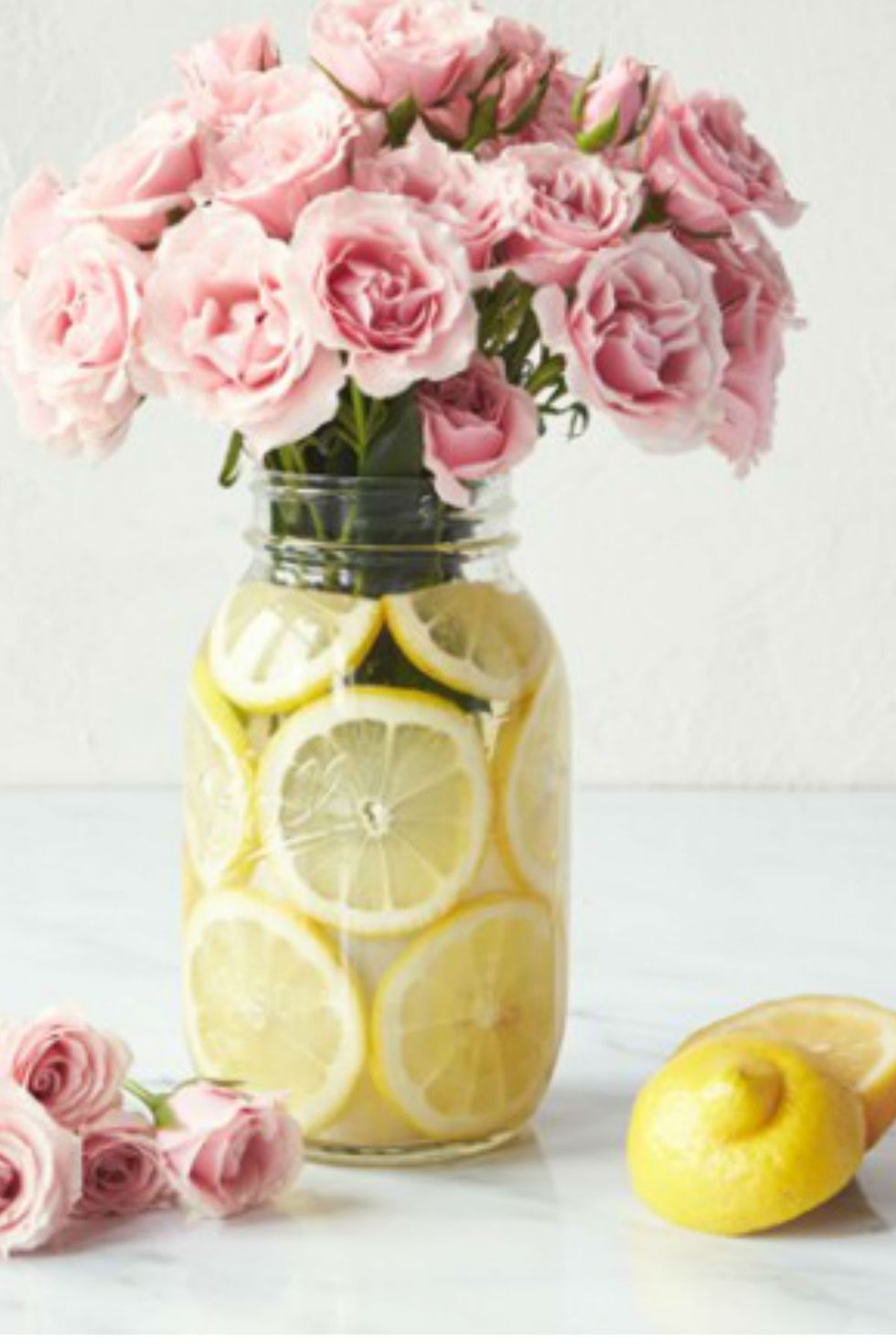 Lemon lined centerpiece diy